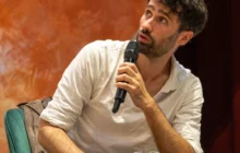 Augustin Frison-Roche, artiste du mural de Saint Joseph le Bienveillant, au micro