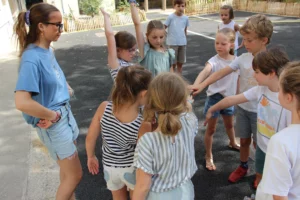 enfants dans la cour du patronage de Boulogne