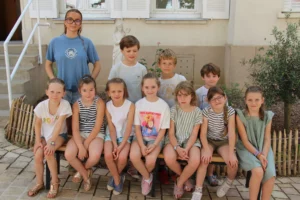 groupe d'enfants du patronage de Boulogne avec leur monitrice