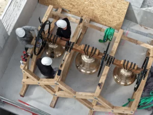 Les trois cloches installées !