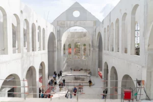 Légende : Le chœur et le transept de la nouvelle église.