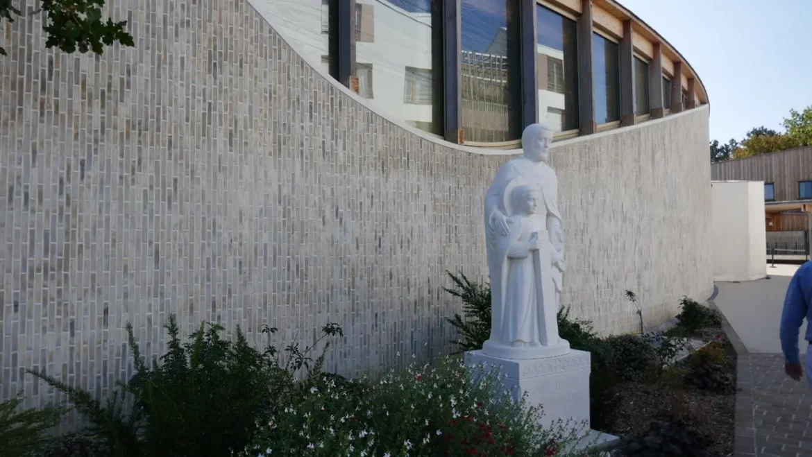 Une visite à la nouvelle église Saint-Joseph-le-Bienveillant (78)